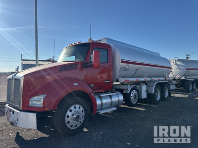 2015 Kenworth T800 5600 gal 8x4 Tanker Truck