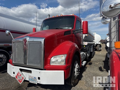 2017 Kenworth T880 5400 gal 8x4 Tanker Truck