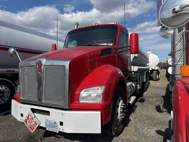 2017 Kenworth T880 5400 gal 8x4 Tanker Truck w/ 2007 Beall Quad/A Tanker Trailer 2017 Kenworth T880 5400 gal 8x4 Tanker Truck w/ 2007 Beall Quad/A Tanker Trailer