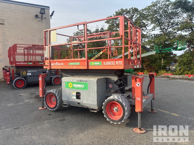 ELEVADOR TIJERA 2016 SKYJACK 6832RTE