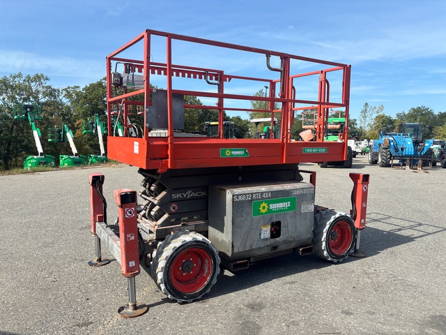 2017 Skyjack 6832RT