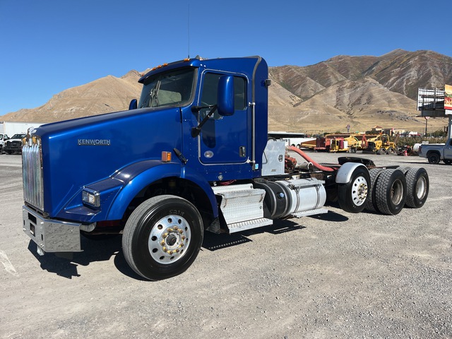 2019 Kenworth T800 8x4 Tri/A Day Cab Truck Tractor