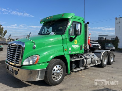 2018 Freightliner Cascadia 125 6x4 T/A Day Cab Truck Tractor