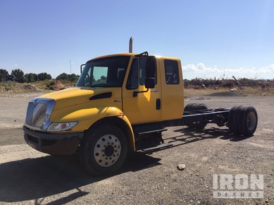 2008 International 4300M7SBA 4x2 Extended Cab Cabine en chassis