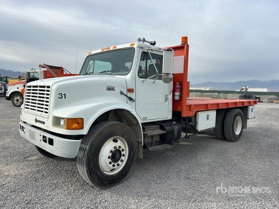1999 International 4900 4x2 Flatbed Truck
