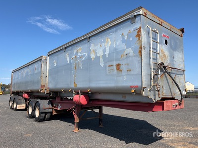 2003 Moore Bogie/A B-Double Combination Remolque banera