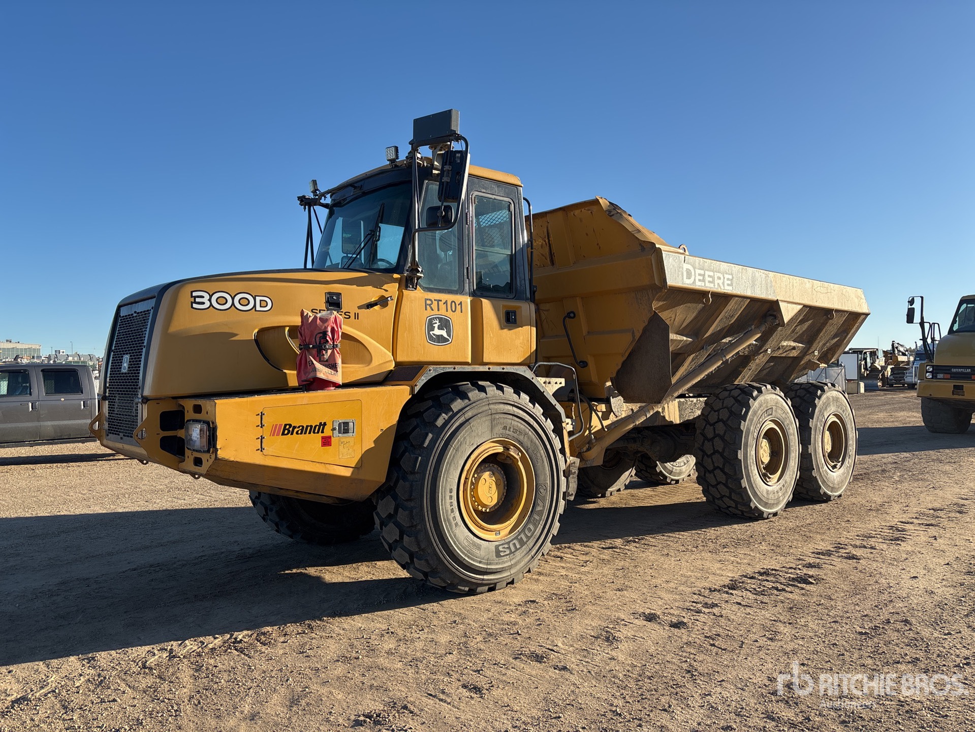 2014 John Deere 300D Series II شاحنة قلابة مفصلية