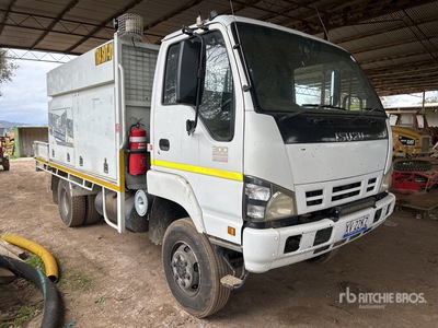 2006 Isuzu NPS 300 4x4 Service Truck