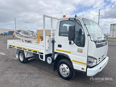 2007 Isuzu NPR 200 4x2 شاحنة ونش