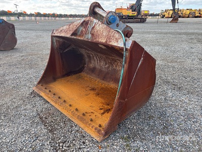 1740 mm Q/C Hydraulic Tilting Excavator Bucket