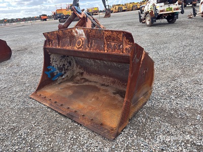 ECH 1800 mm Q/C Hydraulic Tilting Excavator Bucket