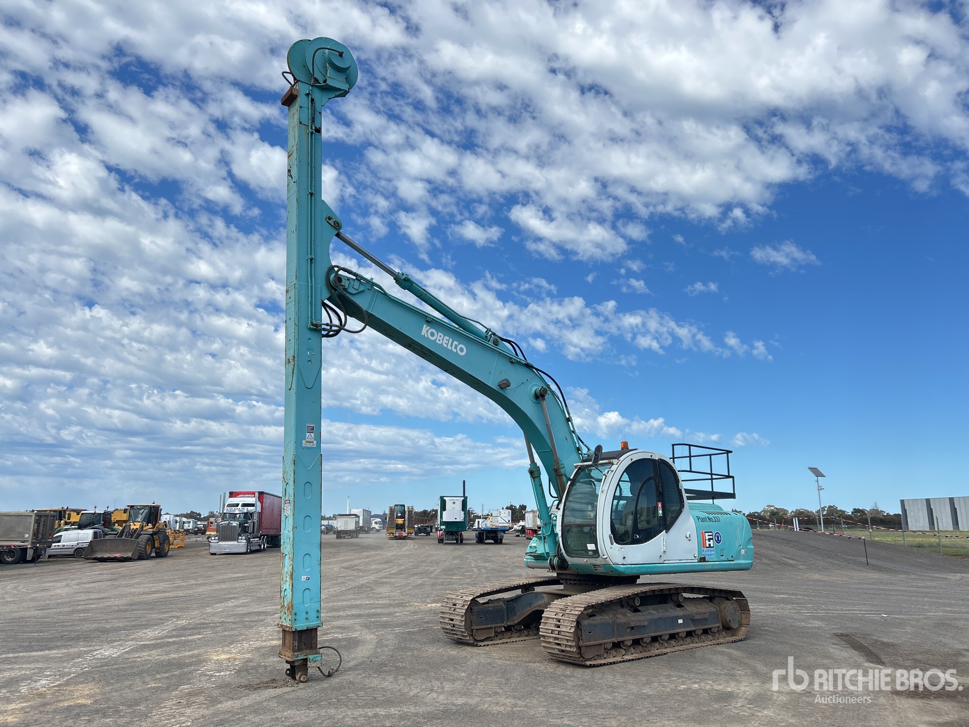 Kobelco Dipper Arm Tracked Excavator
