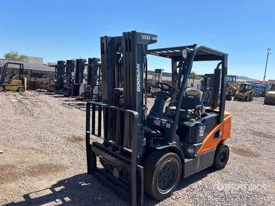 2018 Doosan D30S-7 5450 lb Pneumatic Tire Forklift
