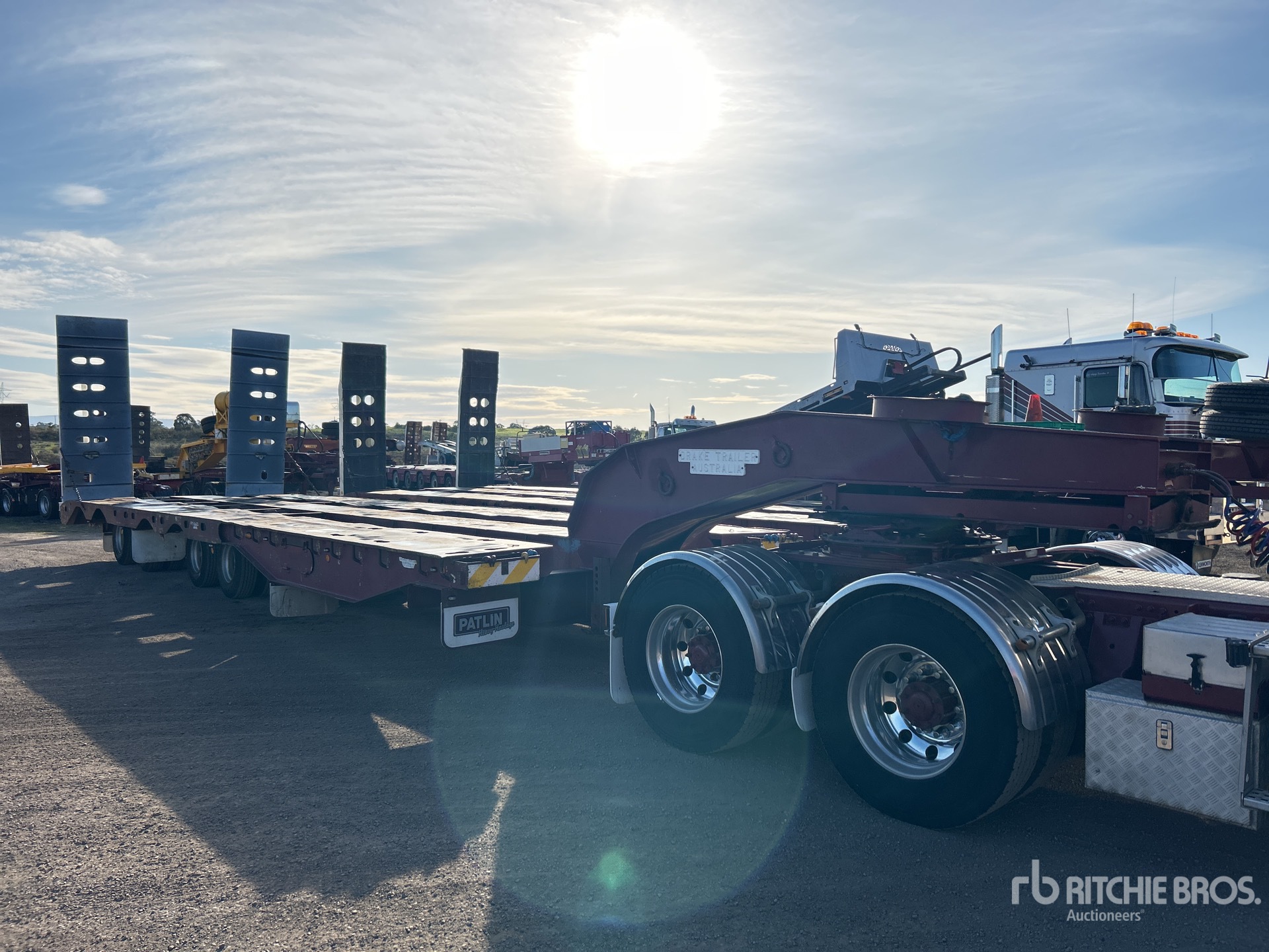 2009 Drake 4 Rows of 4 Hydraulic Deck Widening Lowboy Trailer