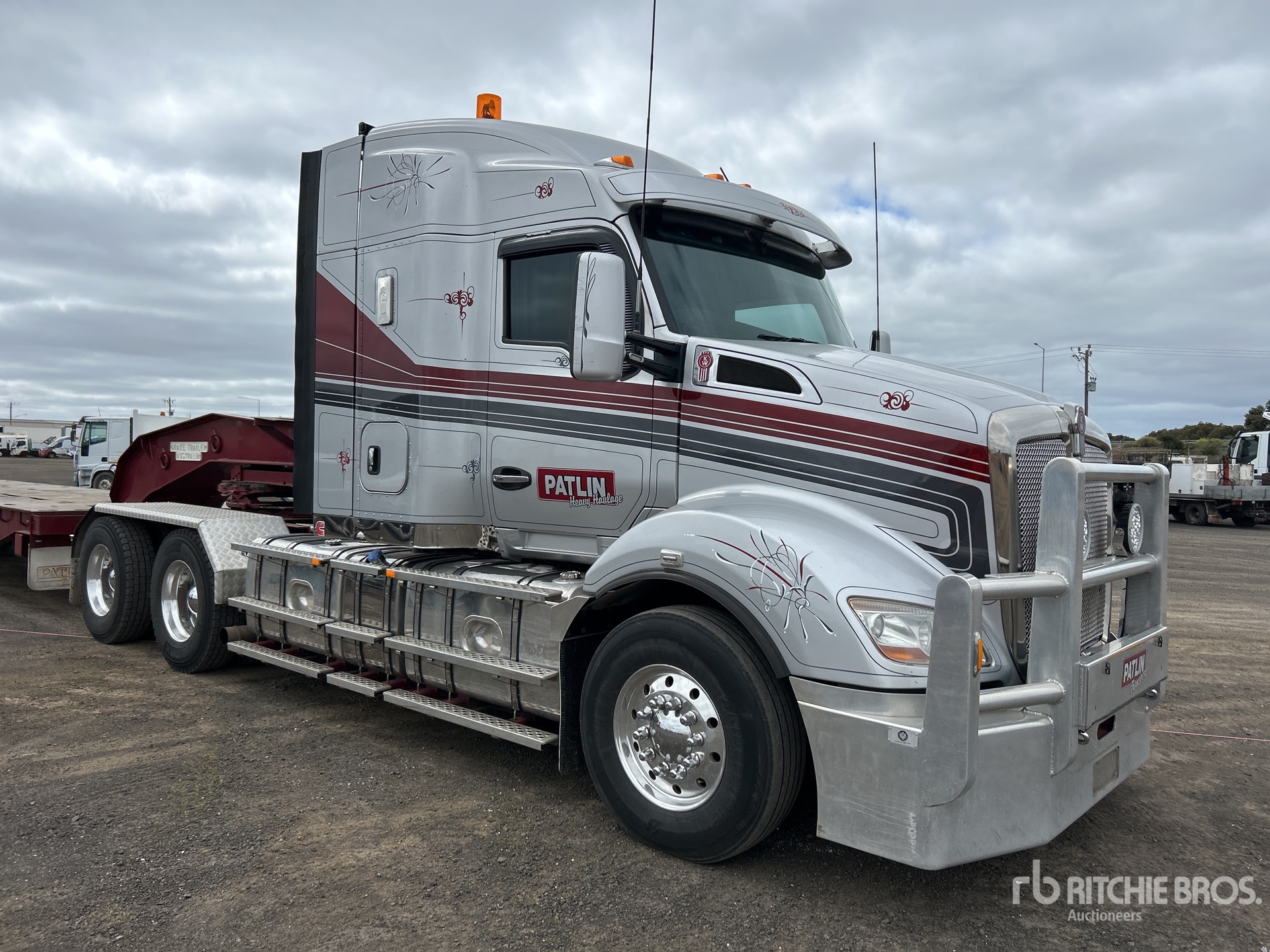2016 Kenworth T610 6x4 3- Achs Sattelzugmaschine mit Schlafkabine