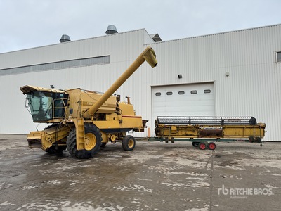 New Holland TF46 Moisosnneuse Batteuse Mähdrescher