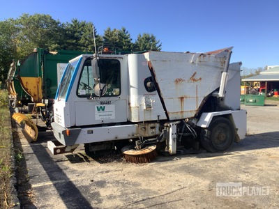 Johnston on 2001 Johnston 3000 Sweeper Truck (Inoperable)