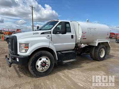 2017 Ford F750 GAS 2000 gal 4x2 Wassertank-Lkw