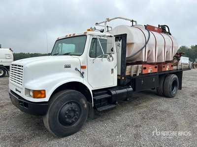 1999 International 4900 4x2 Autocarro miscelatore fanghi