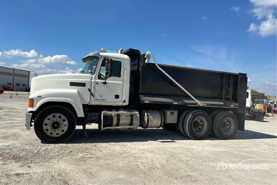 2015 Mack CHU613 6x4 T/A Camión dumper