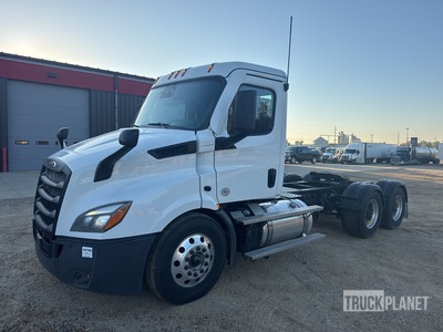 2022 Freightliner Cascadia 6x4 تراكتور شاحنة نهارية (ثنائية المحور)
