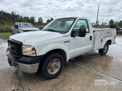 2005 Ford F-250 XL 4x2 Utility Truck