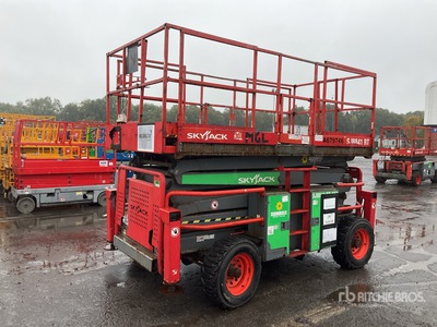 2015 Skyjack SJ8841 4x4 Diesel Scissor Lift