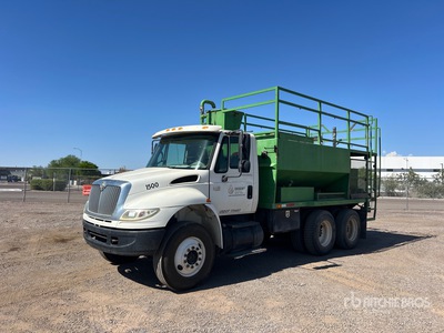 2005 International 4400 SBA 6x4 Hydroseeder Truck