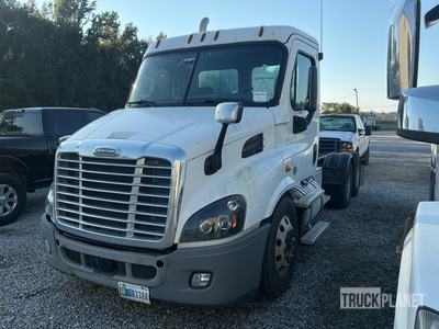 2018 Freightliner Cascadia 6x4 T/A Day Cab Truck Tractor