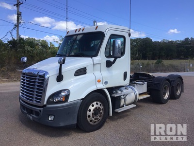 2018 Freightliner Cascadia 113 6x4 T/A Day Cab Truck Tractor