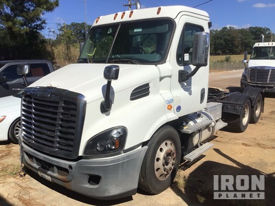 2018 Freightliner Cascadia 113 6x4 T/A Day Cab Truck Tractor (Inoperable)