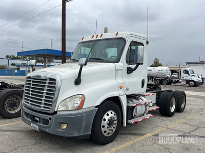 2015 Freightliner Cascadia 6x4 3- Achs Sattelzugmaschine mit Schlafkabine