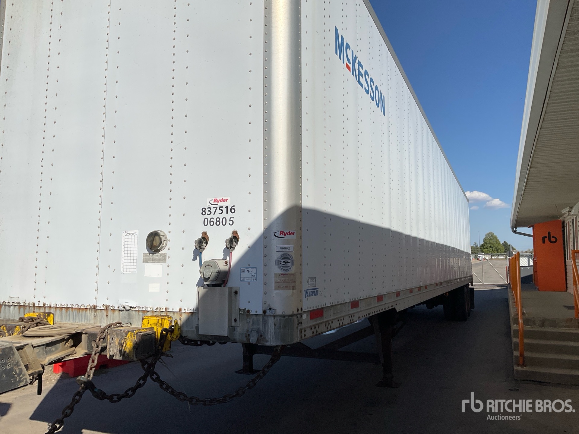 2006 Vanguard 53 ft T/A Van Trailer