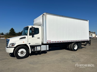 2015 Hino 338 4x2 Van Truck