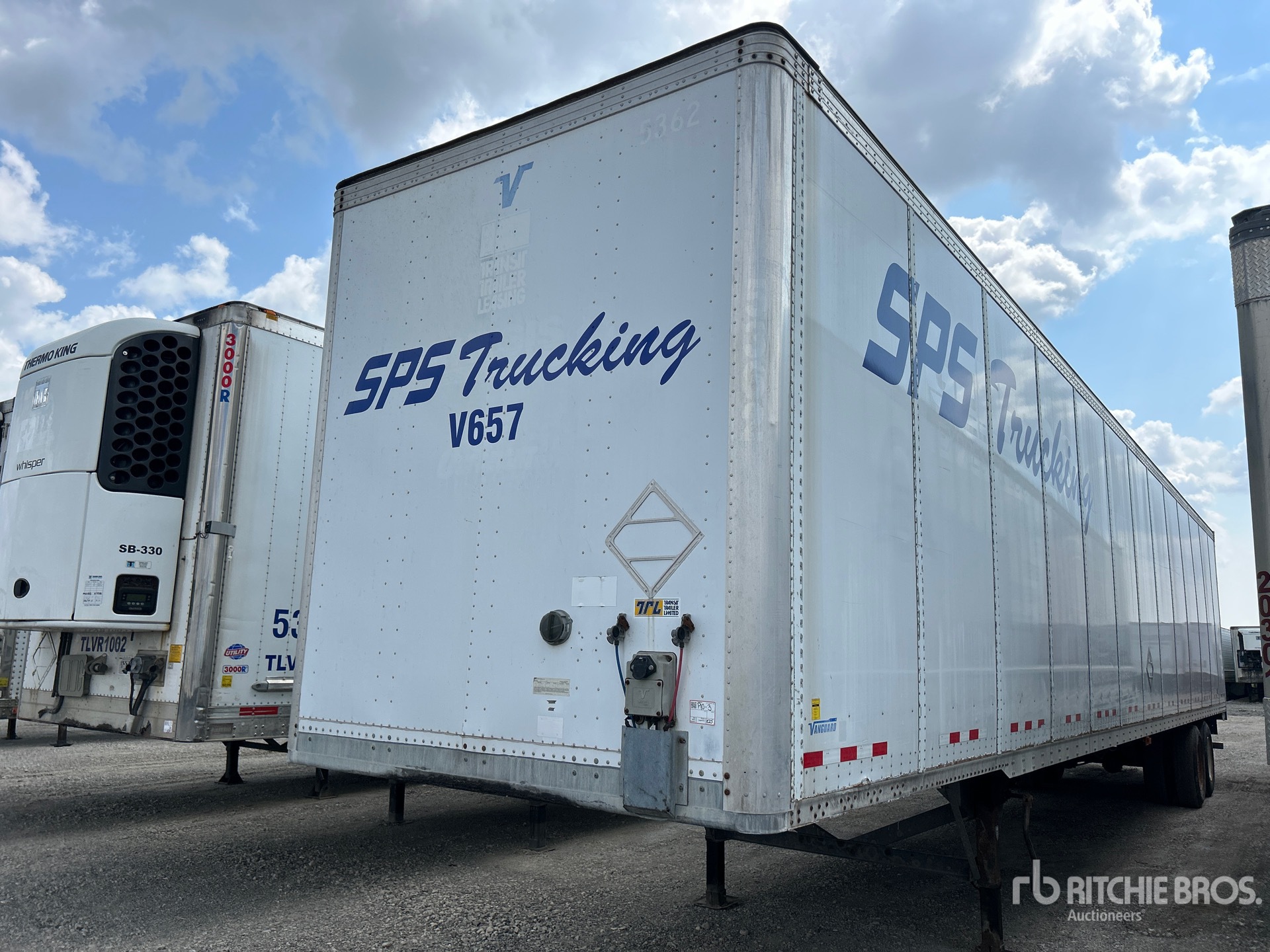 2012 Vanguard CVXP 53 ft x 102 in T/A Van Trailer