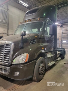 2017 Freightliner Cascadia 113 S/A Day Cab Truck Tractor (Inoperable)
