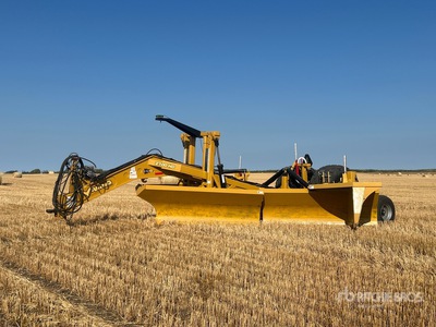 Hi- Tech Ag V- Wing 4 Tire Hydraulic 21 ft Ditcher جراف ساحب