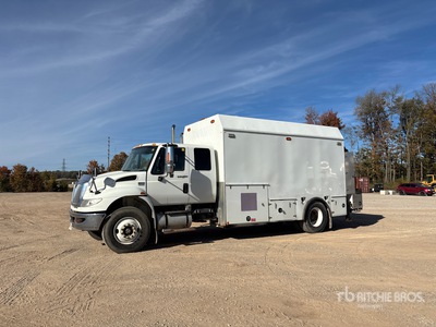 2014 International 4400 SBA 4x2 潤滑油トラック