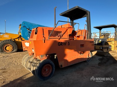 1987 Hamm GRW5 9 Wheel Pneumatic Roller (Inoperable)