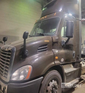 2017 Freightliner Cascadia 113 T/A Day Cab Truck Tractor (Inoperable)