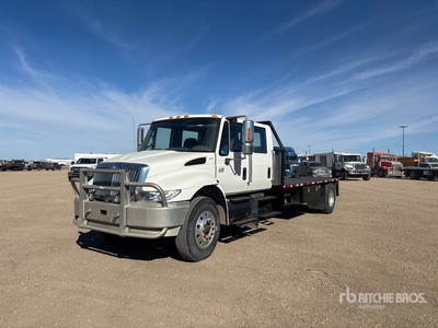 2004 International 4400 4x2 Crew Cab Flatbed Truck