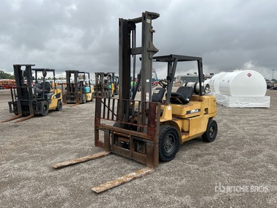 2005 Cat GP40KL 7300 lb Pneumatic Tire フォークリフト