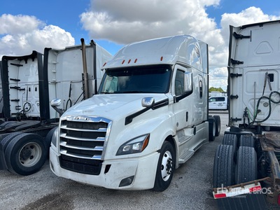 2019 Freightliner Cascadia 126 6x4 T/A Sleeper Truck Tractor