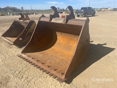 66 in Q/C Cleanup Excavator Bucket