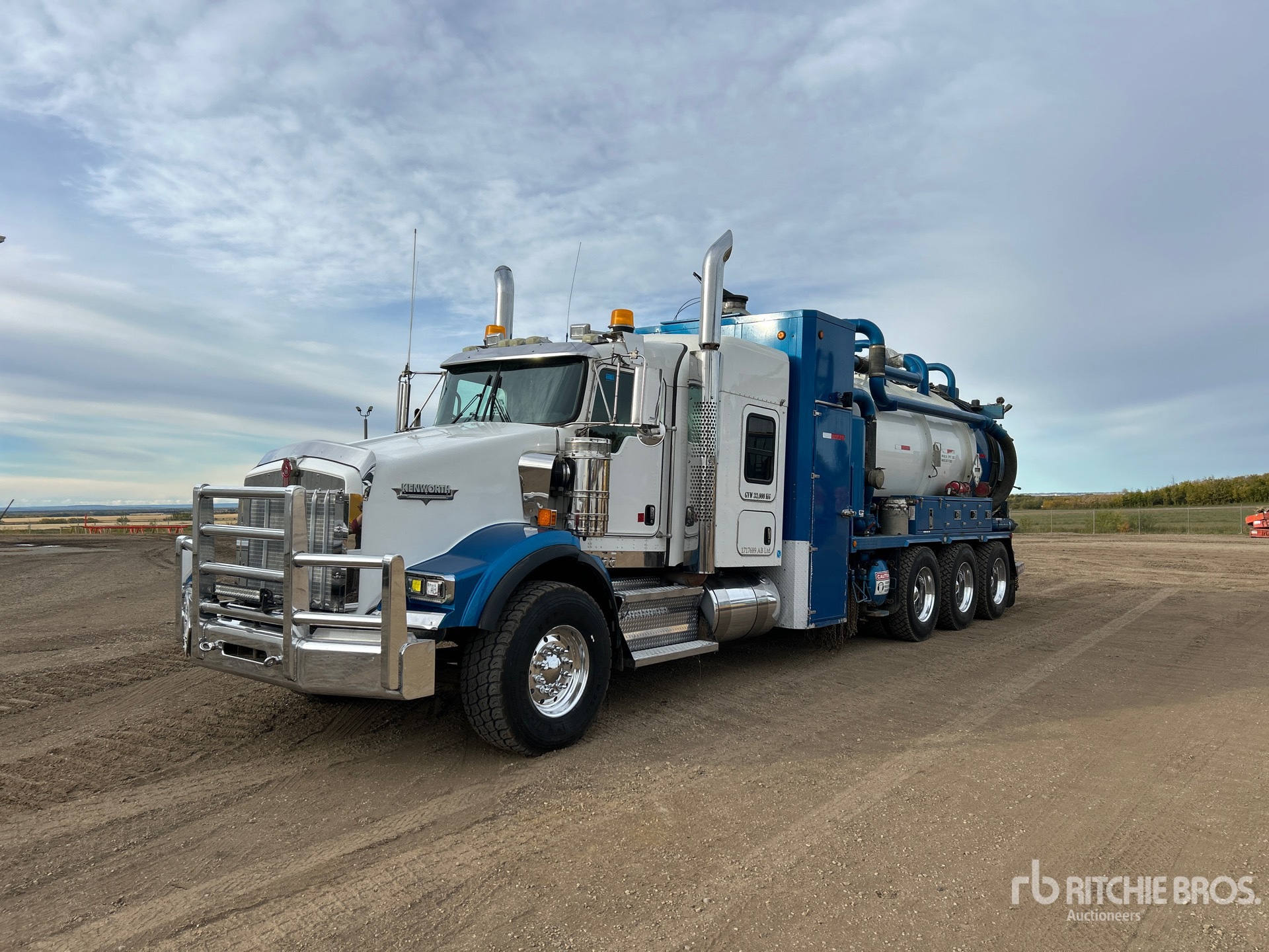 2016 on 2016 Kenworth T800B 8x6 Sleeper Combination Wash/ Vacuum Tanker Truck