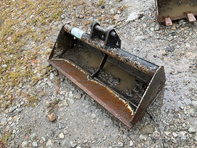 Cat 373-4458 28 in Cleanup Cazo para excavadora - Fits Cat 300.9D & Other Cat Mini Excavatorsi
