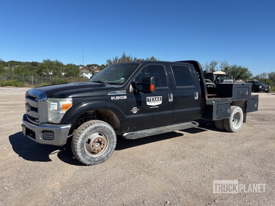 2015 Ford F-350 XLT 4x4 Crew Cab Utility Truck