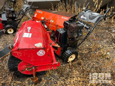2012 Exmark BR270KC36 Walk-Behind Sweeper Attrezzatura varia da neve