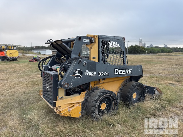 MINI CARGADOR SOBRE RUEDAS 2014 JOHN DEERE STEER
