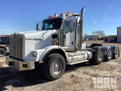 2013 Kenworth T800 トラックトラクター(Tri/A)